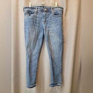 GAP Denim The Girlfriend Jean Size 28 Crop